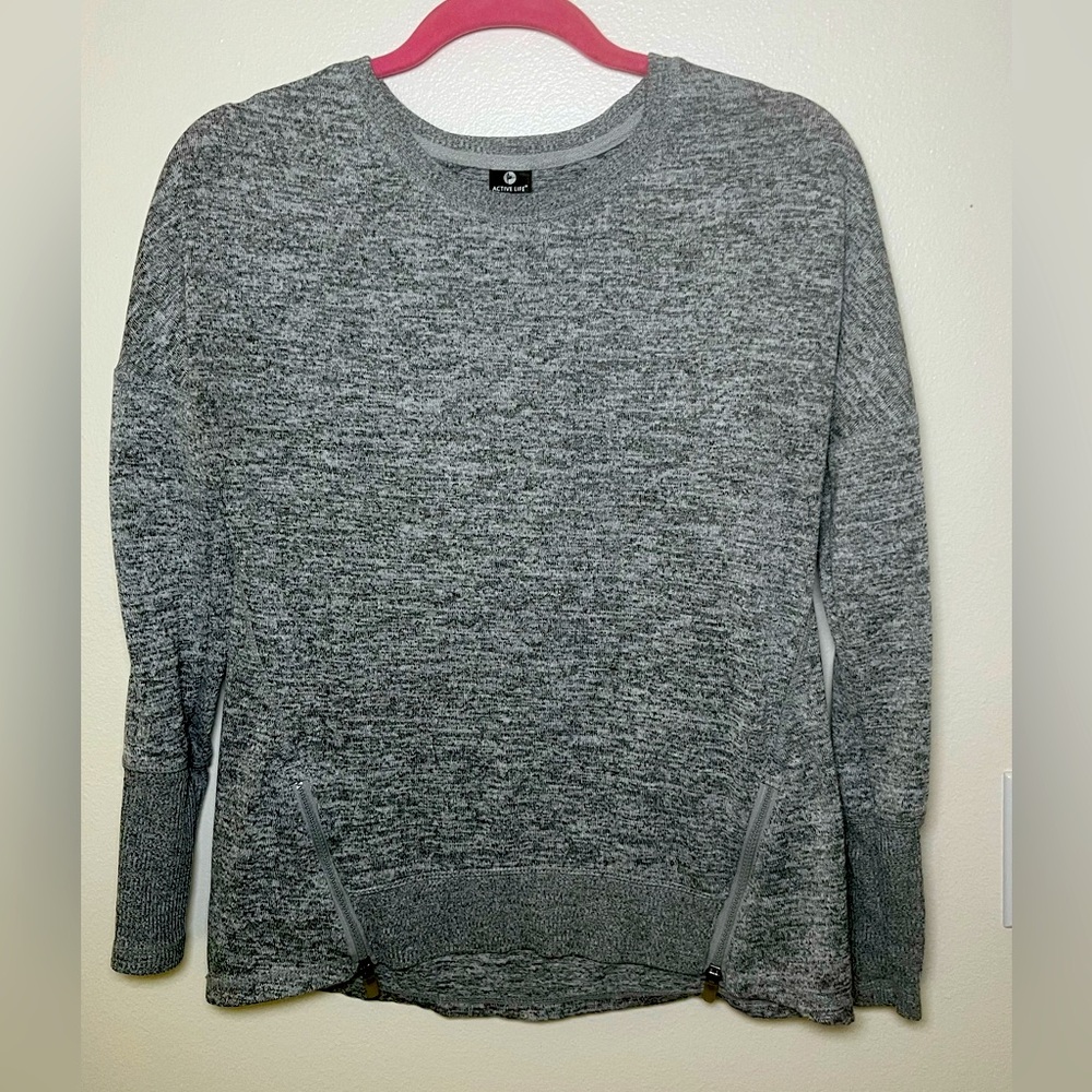 Women’s active dry fit shirt with zipper detail size medium